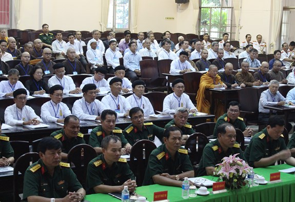 Các đại biểu dự lớp bồi dưỡng kiến thức quốc phòng an ninh.